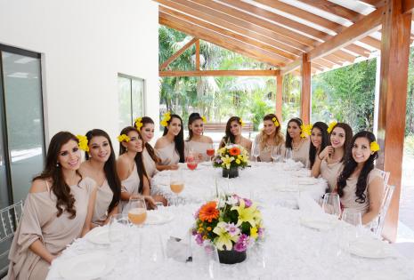 Las 12 aspirantes al título de belleza disfrutaron de un agradable momento