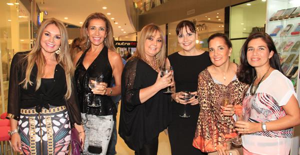 SONIA VACA, YALILE FARAH, SANDRA CASTEDO, HEIDY MANZONI, MARÍA INÉS ZABALA Y DIANA FERNÁNDEZ