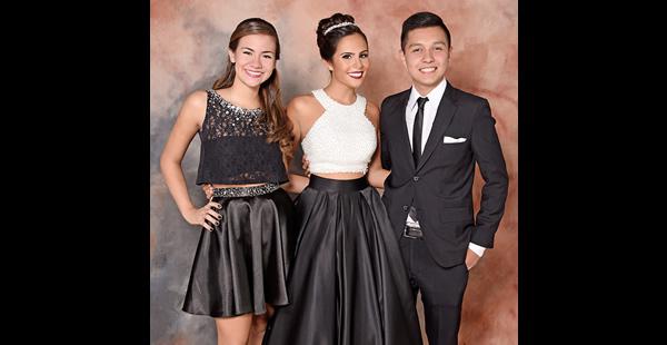 Antonella Urey, en medio de sus dos mejores amigos: María Pía Siles y Rolando Vaca Pereira.