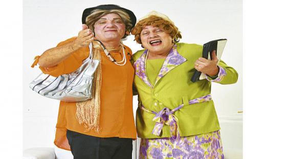 Un par de abuelas  bien alegres Genobeba y Auristela, dos de los personajes que han sacado carcajadas al público con cada ocurrencia que tienen este par de amigas.