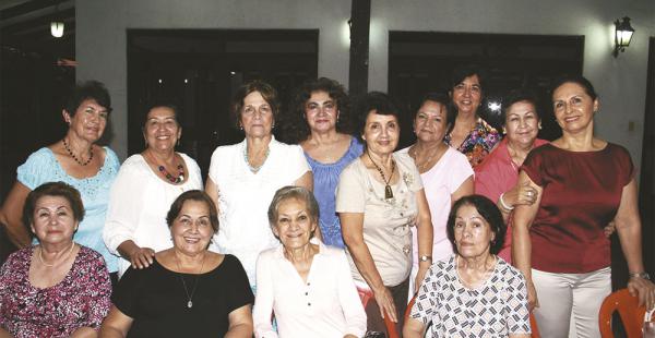 Sonia Roca de Bravo y Mirtha Roca de Blumberg, integrantes de la fraternidad Guillermo Rivero, estuvieron de turno y brindaron una alegre reunión en su sede a más de media docena de mujeres.