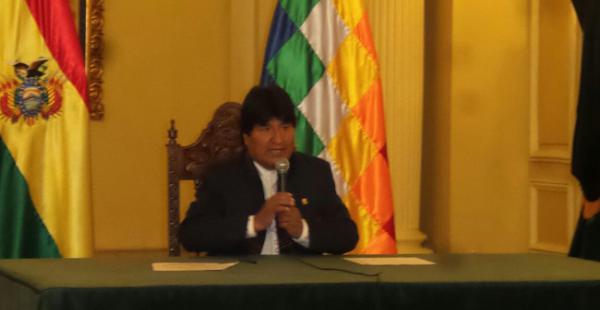 El presidente Morales en una conferencia expresó su optimismo de que el precio del petróleo reporte una mejoría