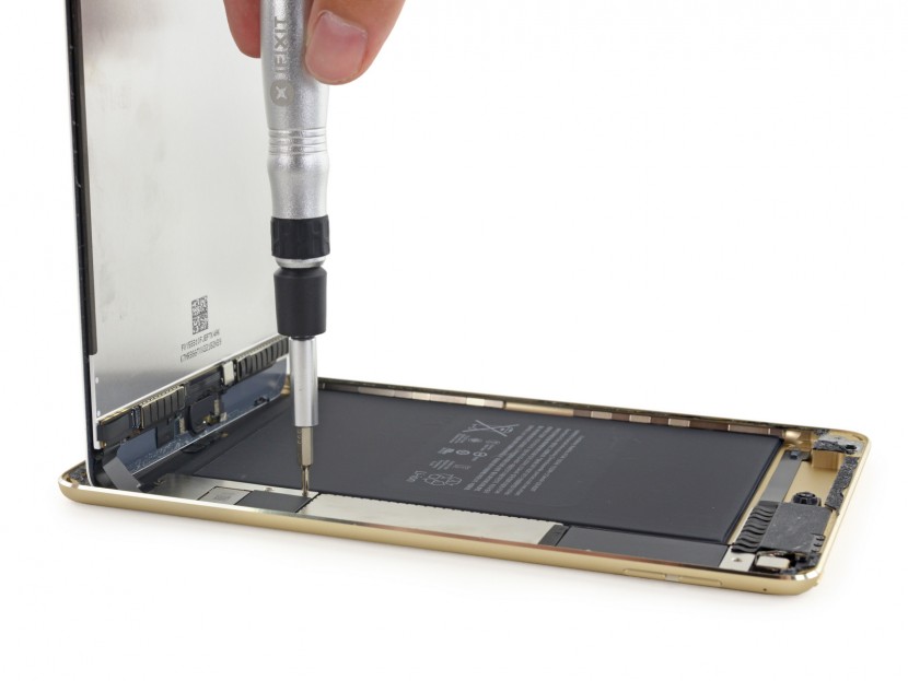ifixit ipad mini 4 1 830x623 El iPad mini 4 en manos de iFixit