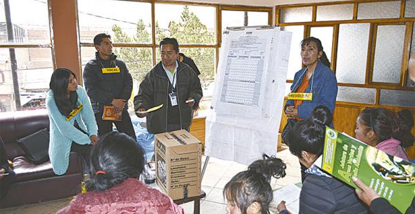 El Tribunal Electoral de Potosí hizo un simulacro, ayer, sobre los escrutinios del referéndum