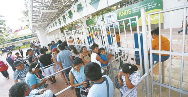 En el primer día las personas aprovecharon la oferta del paga un boleto y entran dos. Hubo mucha juventud