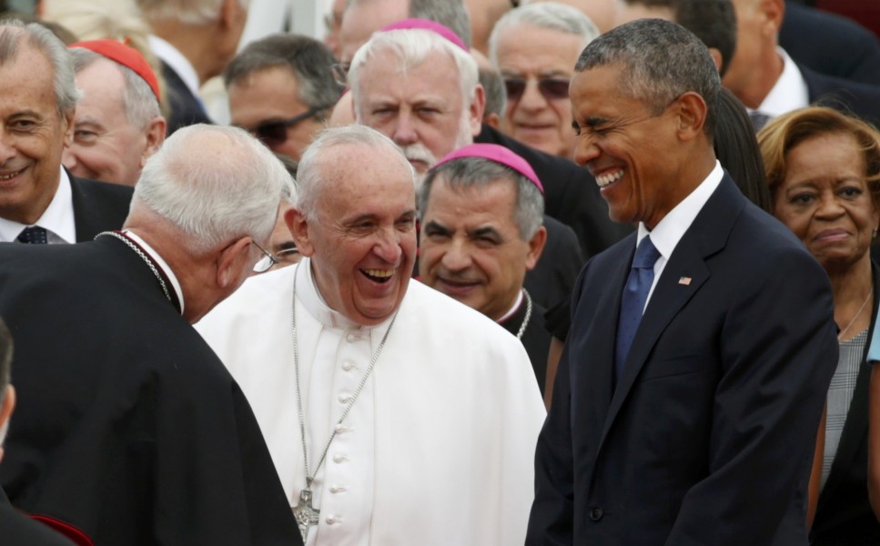 U.S. President Barack Obama (R) and Pope Francis share a laugh as President Obama welcomed the Pontiff upon his arrival at Joint Base Andrews outside Washington September 22, 2015. REUTERS/Kevin Lamarque (TPX IMAGES OF THE DAY)