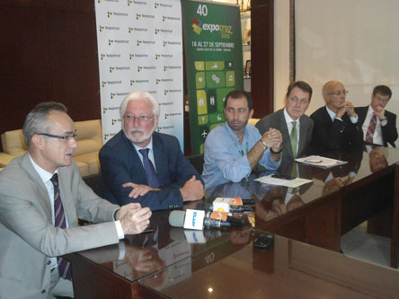 Europeos destacan oferta de equipos en la Expocruz