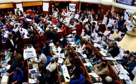 MAS-aprueba-ley-en-medio-de-criticas-de-la-oposicion