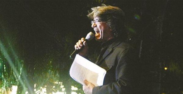 Desde hace 20 años que anima las noches de concierto en la Feria Exposición de Santa Cruz. Además, asiste a todos los eventos que lo invitan para animar.