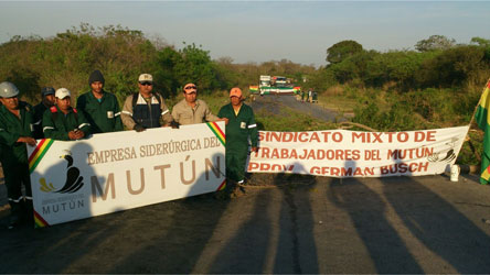 Obreros de Mutún en huelga, amenazan con realizar bloqueos       
