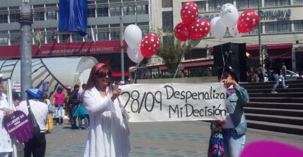 Una marcha de activistas en La Paz en el Día de la Despenalización del Aborto en América Latina y el Caribe