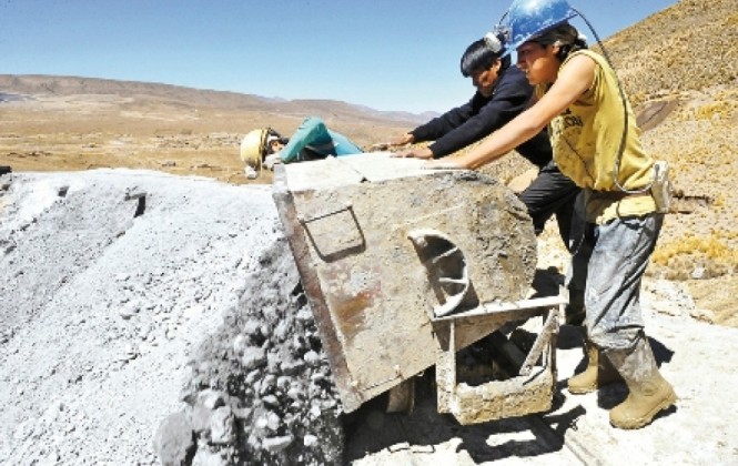 Siguen a la baja las exportaciones bolivianas de hidrocarburos y minerales