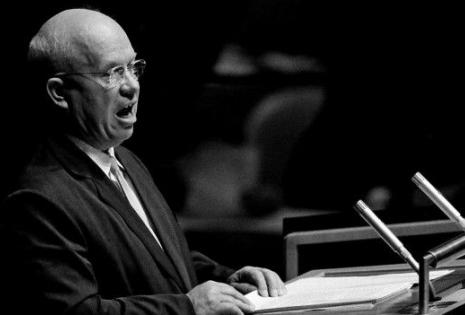 Nikita Kruschev reaccionó ante las acusaciones de que la URSS despojó de sus derechos a los países de Europa del Este.