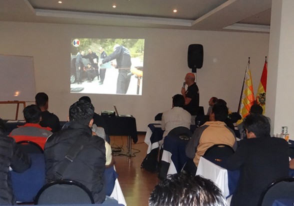 Taller de capacitación a agentes de grupos especiales de la Felcn, ayer en La Paz. - Los Tiempos Foto | Los Tiempos