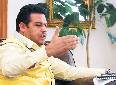 Luis Revilla.