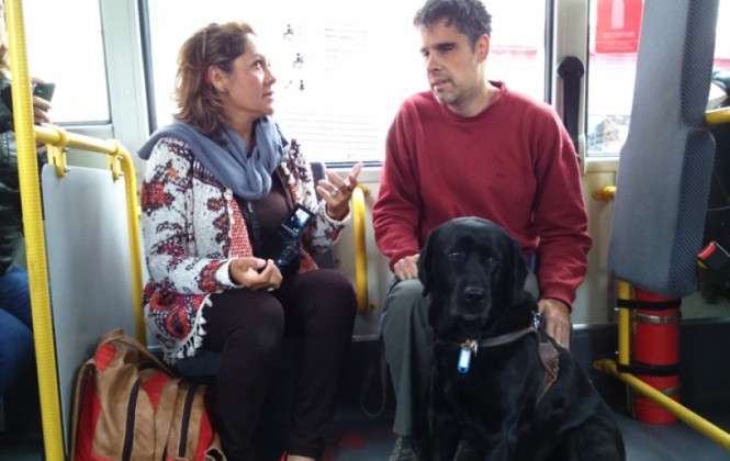 Activista ciego le asegura al Pumakatari que su perra guía llevaba acreditación