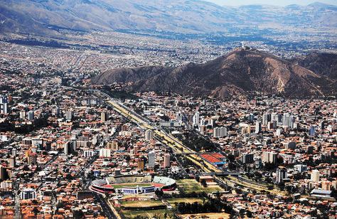 La ciudad de Cochabamba, como el Cristo de la Concordia, abre sus brazos a los visitantes. Foto: archivo