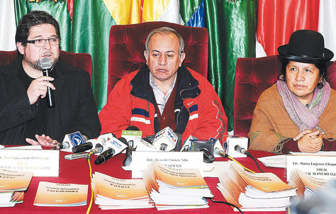 Informe. Los vocales del TSE ofrecieron ayer una rueda de prensa para dar detalles de la propaganda.