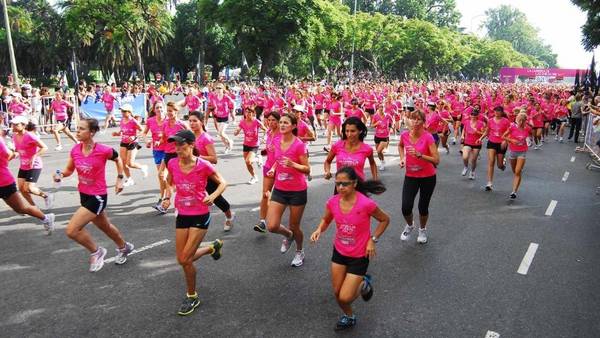 A correr. Hay competencias que son sólo para ellas que se caracterizan por ser de 5 kilómetros, aunque ya hay una de 10K y crece la cantidad de mujeres en distancias largas.