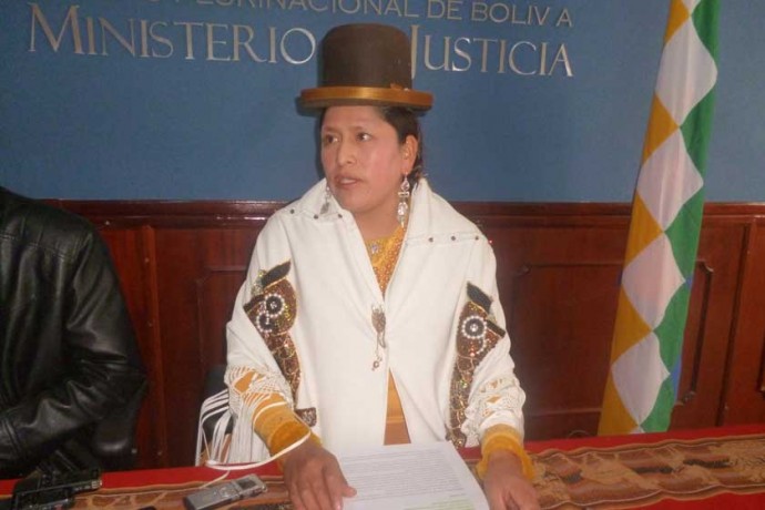 ARANCEL. La ministra de Justicia, Virginia Velasco, tomó la decisión de reducir el coste de los trámites en las Notarías