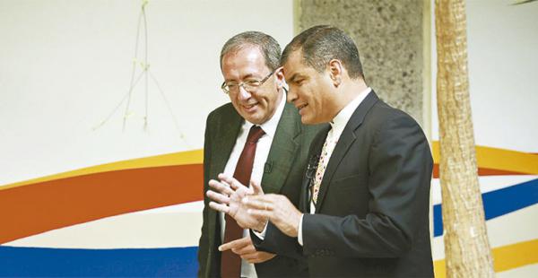 entrevistando a Rafael Correa