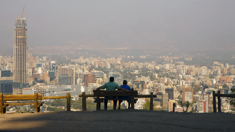 Vista de la ciudad de Santiago, Chile, desde el cerro de San Cristóbal.
