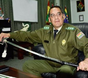 317 policías que egresaron  en 2014  patrullan sin armas