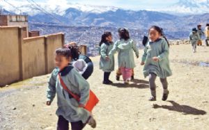 En Bolivia prevalecen prejuicios y discriminación hacia las niñas