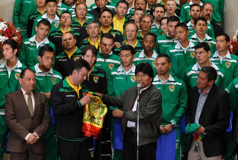 El presidente Evo Morales, se reunió con los jugadores y cuerpo técnico de la selección boliviana de fútbol en palacio de Gobierno para motivar la participación, en las eliminatorias. Foto: Ángel Illanes