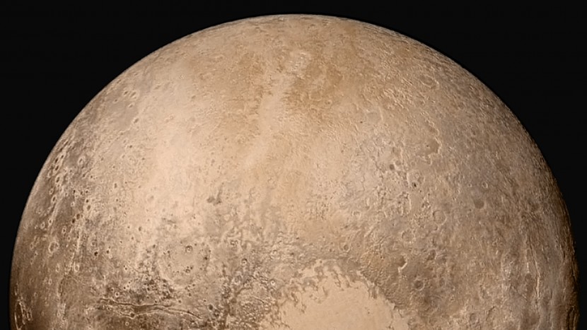 plu e1444389393547 NASA confirma que Plutón tiene un cielo azul y una superficie de agua helada
