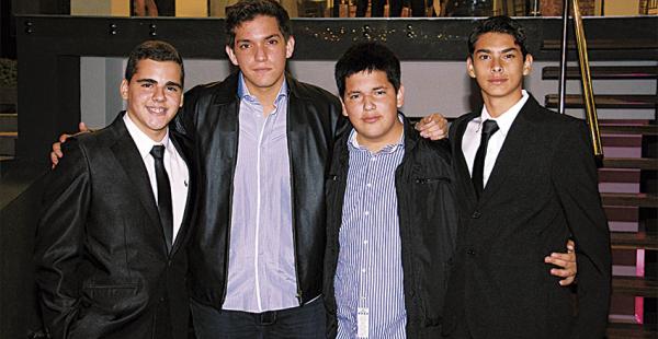 Luis Mario Saftich, Andrés Camacho,  Rodrigo Garvizu y Leonardo Banegas, los ‘men in black’ de la fiesta