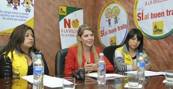La esposa del alcalde de La Paz defiende su proyecto, que busca frenar la violencia contra niñas y adolescentes.