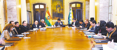 Gabinete. Una reunión del equipo ministerial que dirigió el presidente Evo Morales en el Palacio Quemado el 24 de septiembre de este año. Archivo