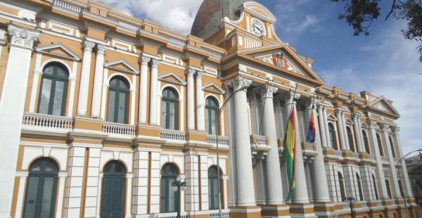 El edificio de la Asamblea Legislativa Plurinacional está ubicado en la plaza Murillo, en el kilómetro cero de la ciudad de La Paz