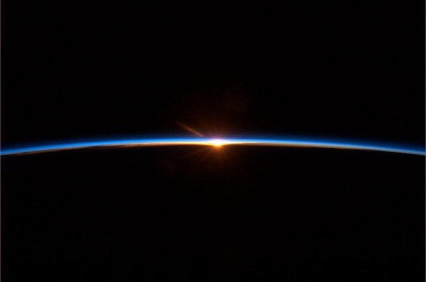 Amanecer desde el espacio