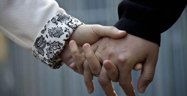 Los firmantes de este pacto podrán heredar del otro en igualdad de condiciones que los matrimonios y con las mismas obligaciones respecto de los hijos