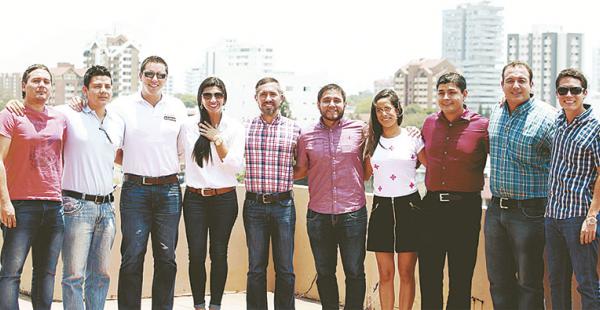 Este grupo de soñadores afiliados a Juventud Empresas se declara apasionado por lo que hace e invita a jóvenes de colegios y universidades de Santa Cruz a seguir sus ejemplos