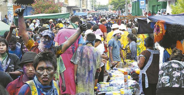 nadie queda indiferente ante la fiesta grande de los cruceños