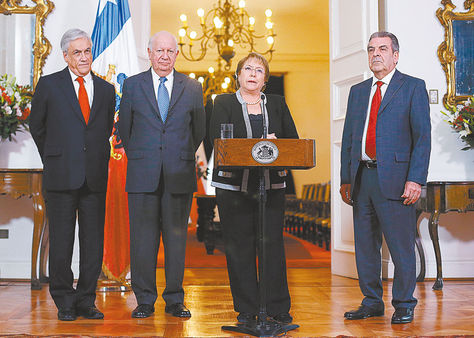 chile. Los expresidentes Piñera, Lagos y Frei junto a la actual mandataria Michelle Bachelet. Foto: EFE