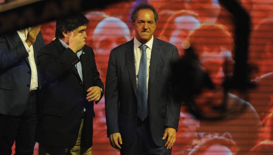 Daniel Scioli le pegó a Macri y reabrió la campaña de cara al balotaje. (Marcelo Carroll)