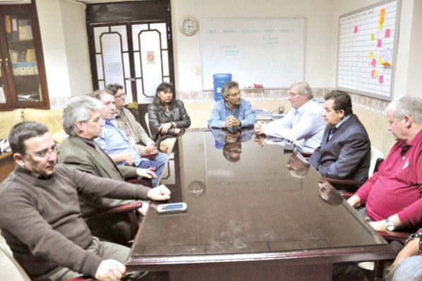 DIRECTIVOS DE ODESUR, AUTORIDADES DEPARTAMENTALES Y MUNICIPALES DURANTE LA REUNIÓN DEL PASADO 9 DE OCTUBRE.
