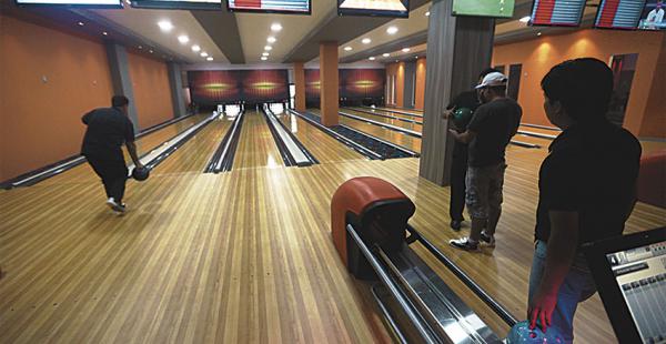 La pista de bowling cuenta con todos los requisitos para aquellos que son amantes de esta actividad