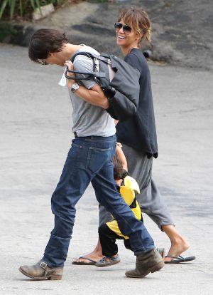 Halle Berry y Olivier Martinez con su hijo