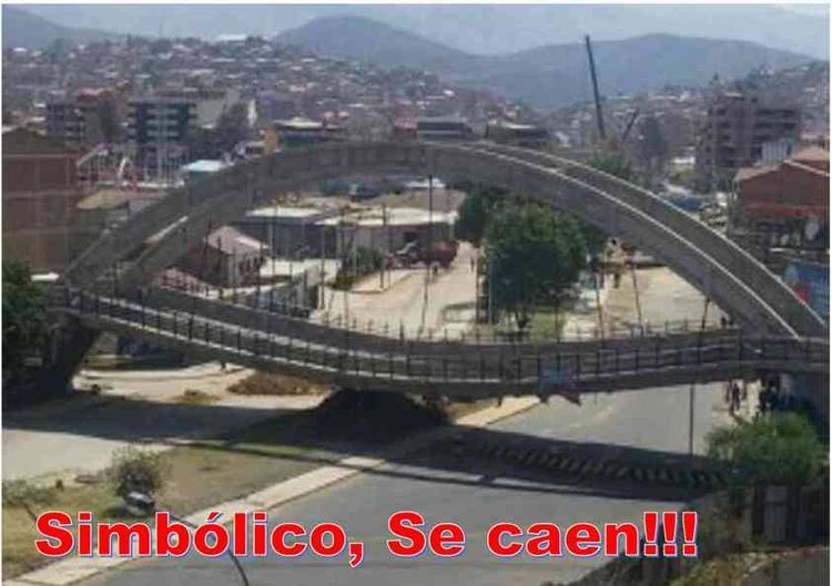 Memes publicados en redes sociales sobre el colapso del puente en Cochabamba
