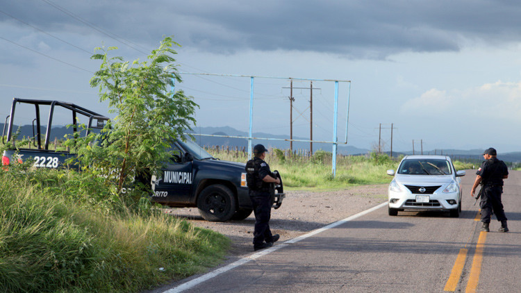 Un puesto de control policial en la autopista que lleva al municipio de Badiraguato, en el estado de Sinaloa.