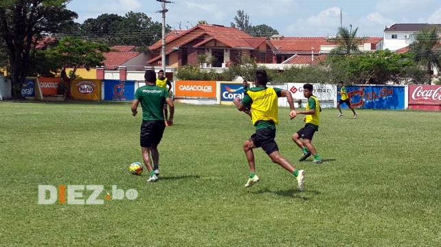 Además en el segundo tiempo fue sustituido Alejandro Meleán por Mauricio Saucedo. Foto: DIEZ