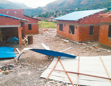 Daños. Viviendas con destrozos ocasionados por los vientos huracanados en la población de Tipuani, norte de La Paz.