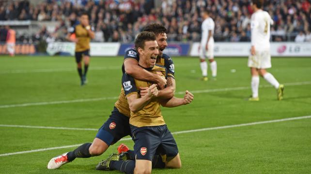 Jugadores del Arsenal festejando el triunfo obtenido ante Swansea. Foto: Reuters