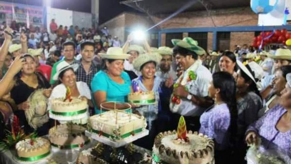 El presidente Evo Morales con miembros de organizaciones sociales, en Lauca Ñ, ayer.  | Foto: boliviatrespuntocero -     Los Tiempos
