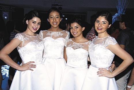 Irene Justiniano, Sofía Paz, Valentina Asbún y Mayda Anglarill con lindos diseños blancos